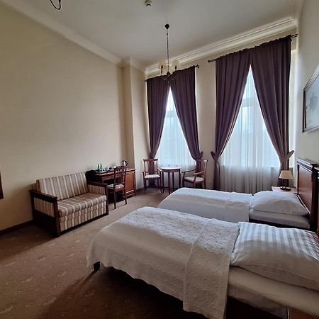 Zespol Palacowo-Parkowy W Ostromecku Ostromecko Eksteriør billede