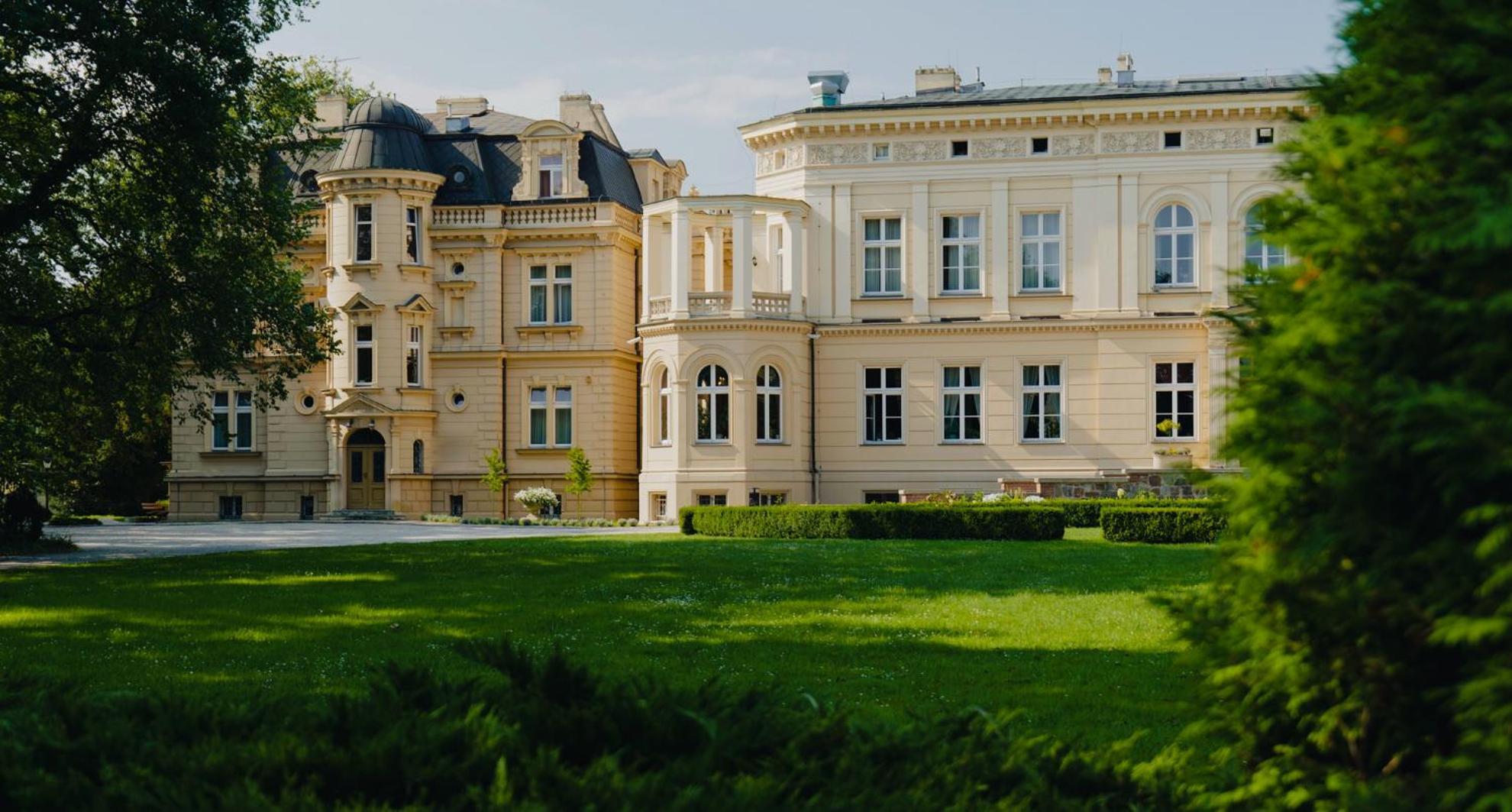 Zespol Palacowo-Parkowy W Ostromecku Ostromecko Eksteriør billede